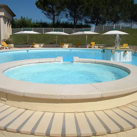 Hotel Chateau Du Monard 3*